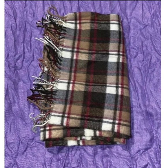 Boutique Accessories - Burberry print plaid scarf